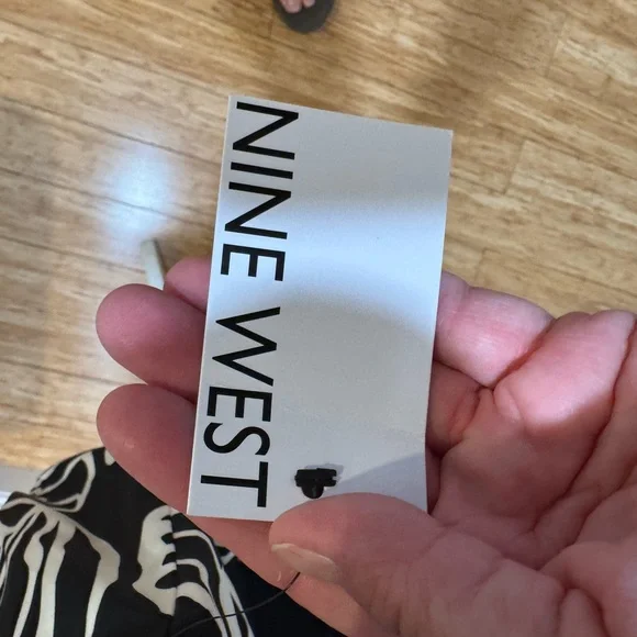 Black and White Floral Zebra Print Women's Top Nine West sz L - Picture 5 of 6